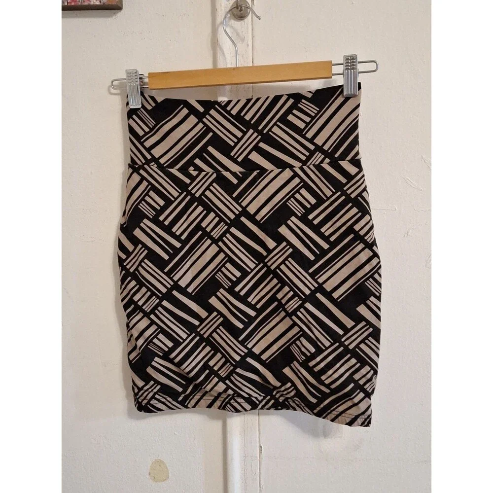 Forever 21 Black and Tan Geometric high waist mini-Skirt